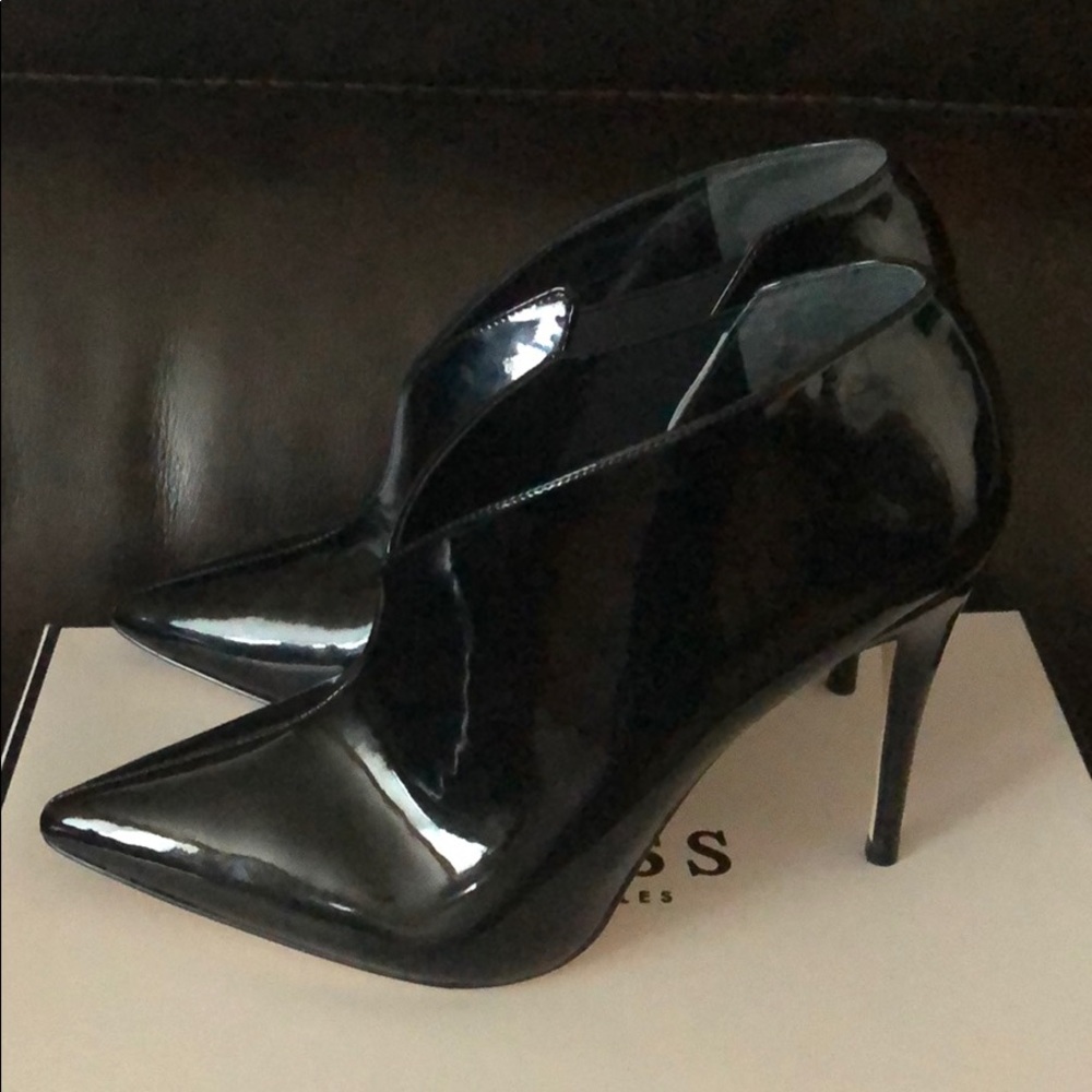 BRAND NEW GUESS BLACK PATENT LEATHER BOOTIES